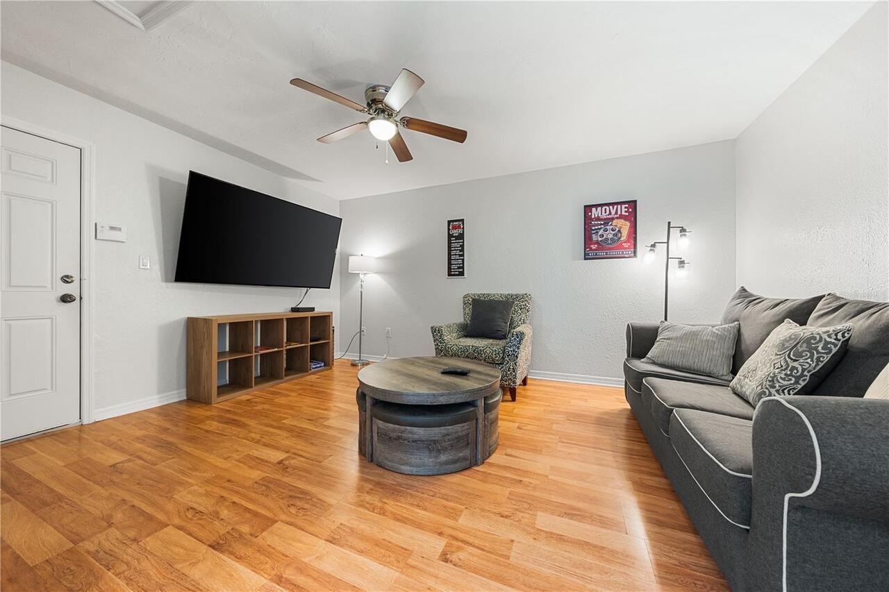 Listing Photo 10
