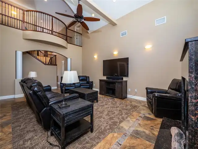 Listing Photo 11