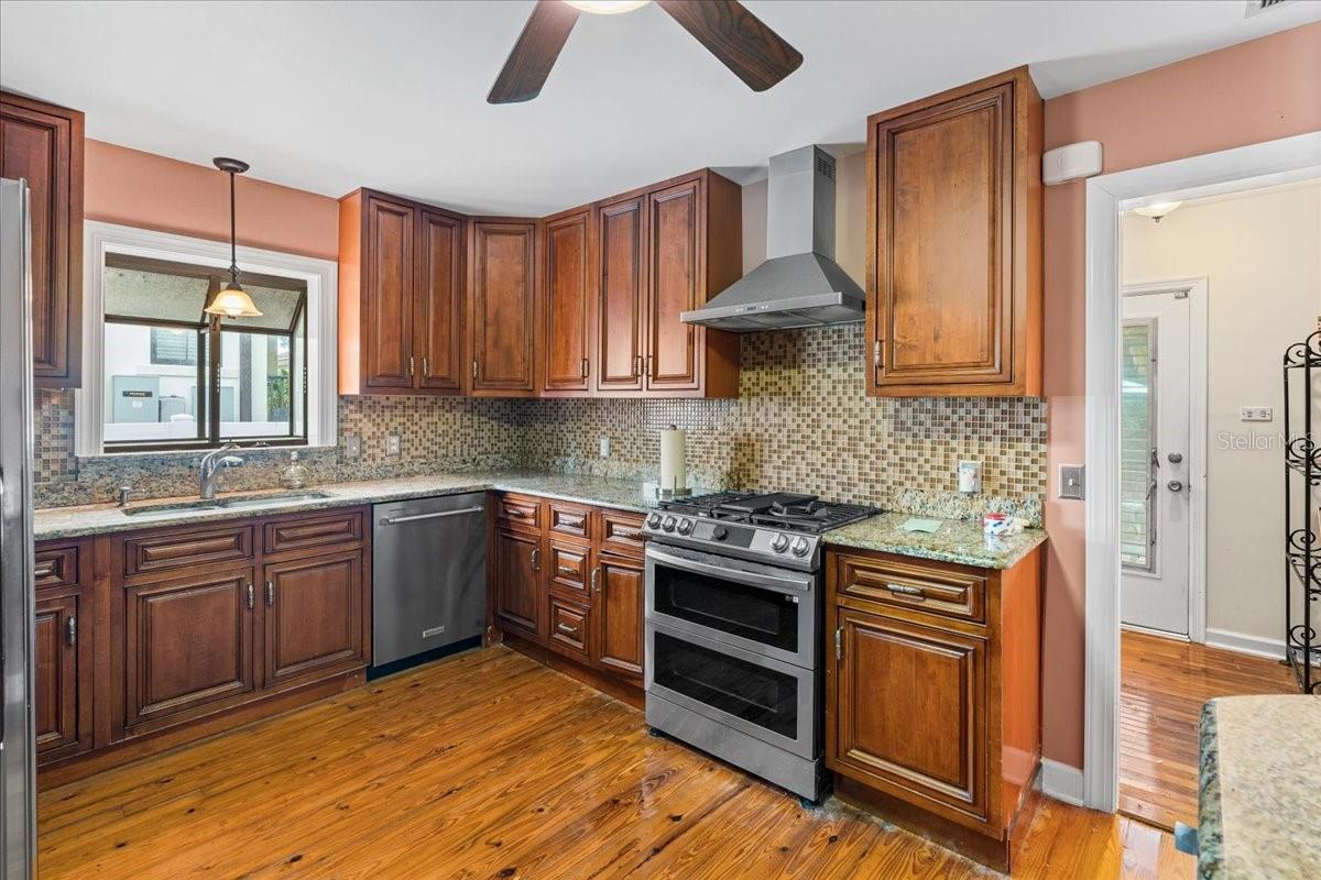 Listing Photo 9