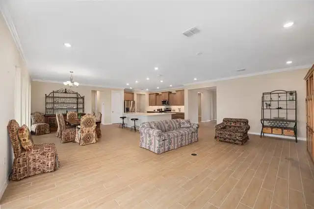 Listing Photo 13