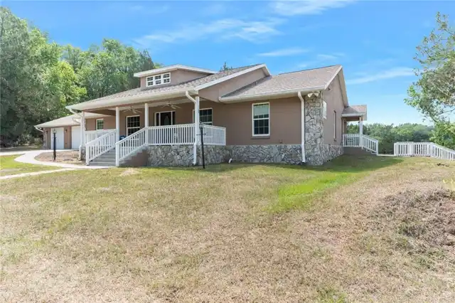 Listing Photo 11