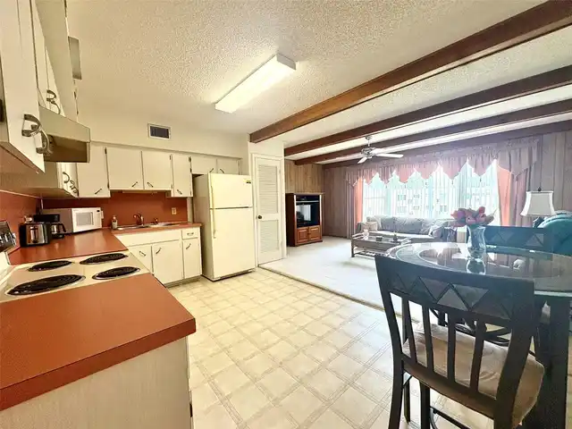 Listing Photo 10