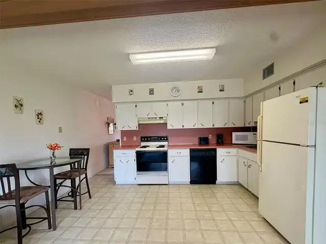 Listing Photo 11