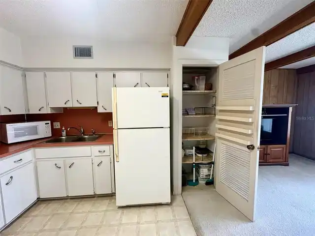 Listing Photo 12