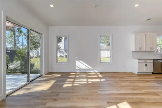 Listing Photo 16