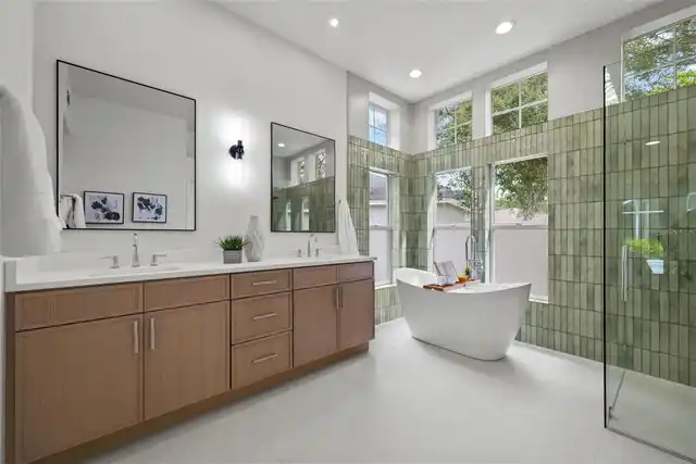 Listing Photo 18