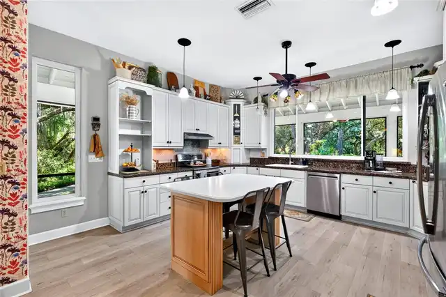 Listing Photo 18