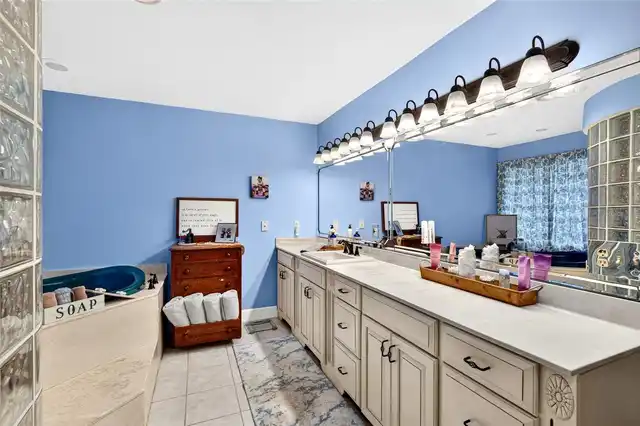 Listing Photo 32