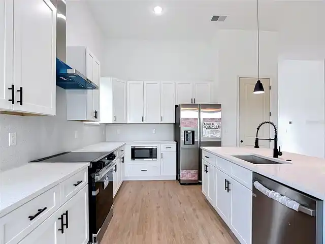 Listing Photo 16