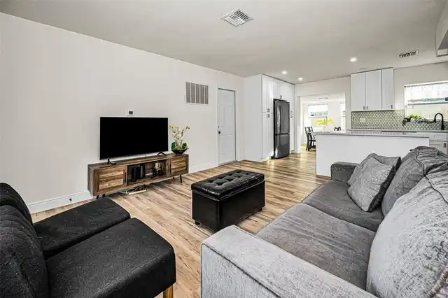 Listing Photo 7