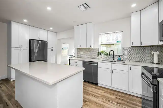 Listing Photo 11