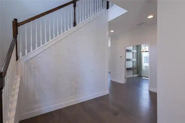 Listing Photo 12