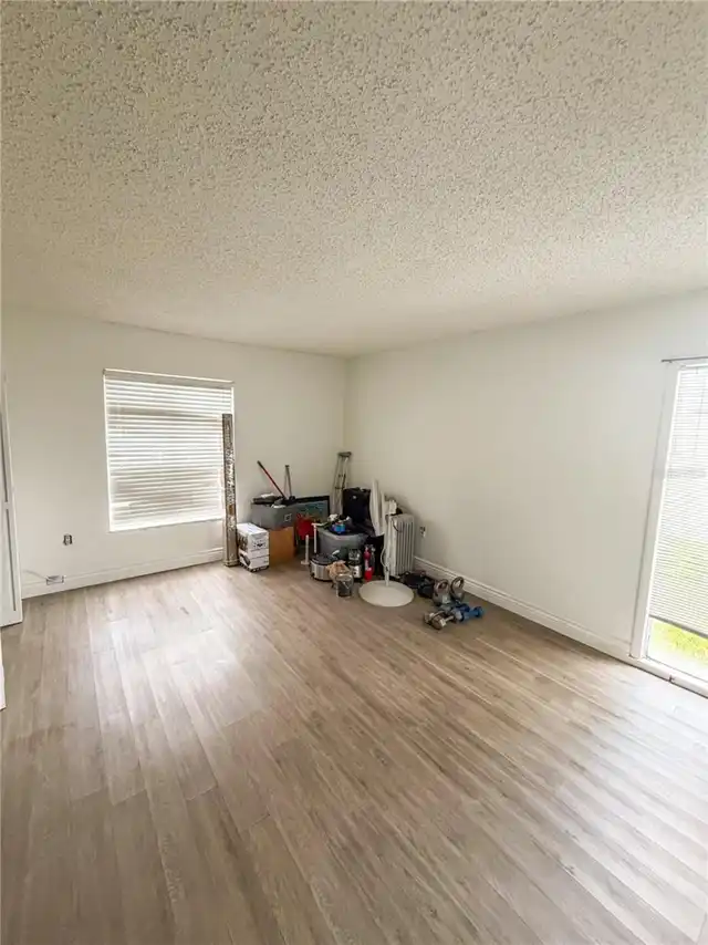 Listing Photo 14