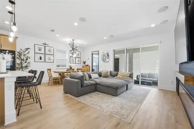 Listing Photo 10