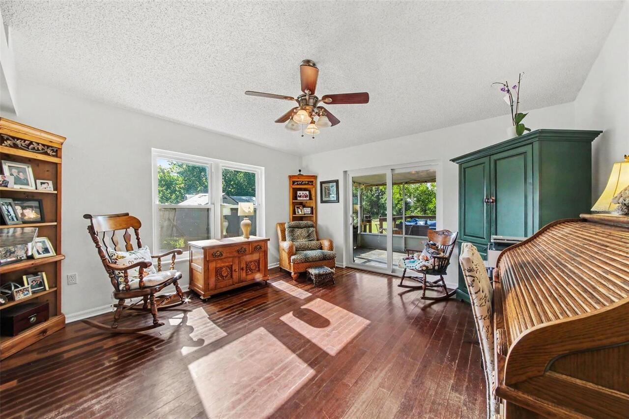 Listing Photo 9