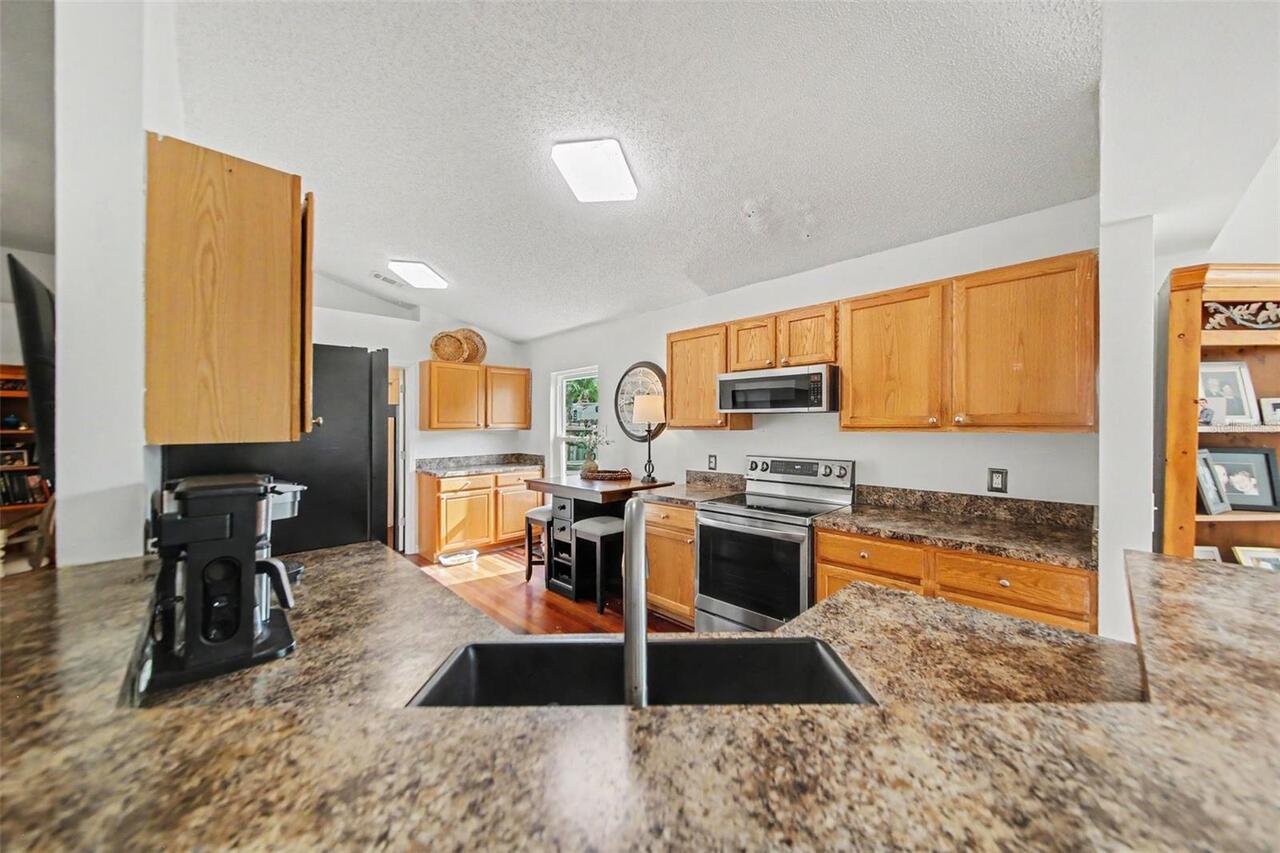 Listing Photo 12