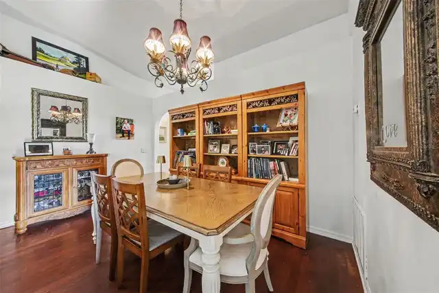 Listing Photo 12