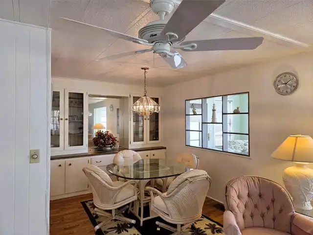 Listing Photo 10