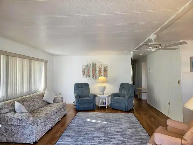 Listing Photo 12