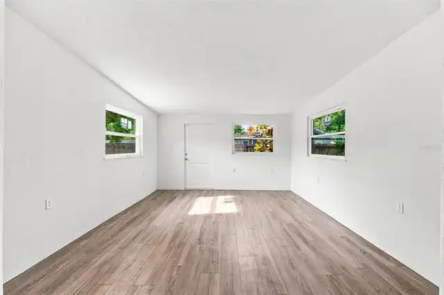 Listing Photo 10