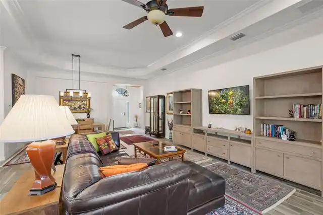 Listing Photo 11