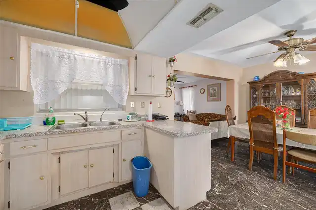 Listing Photo 10