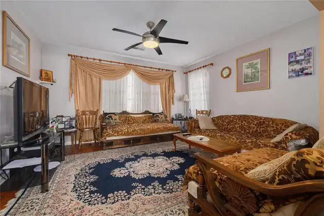 Listing Photo 11