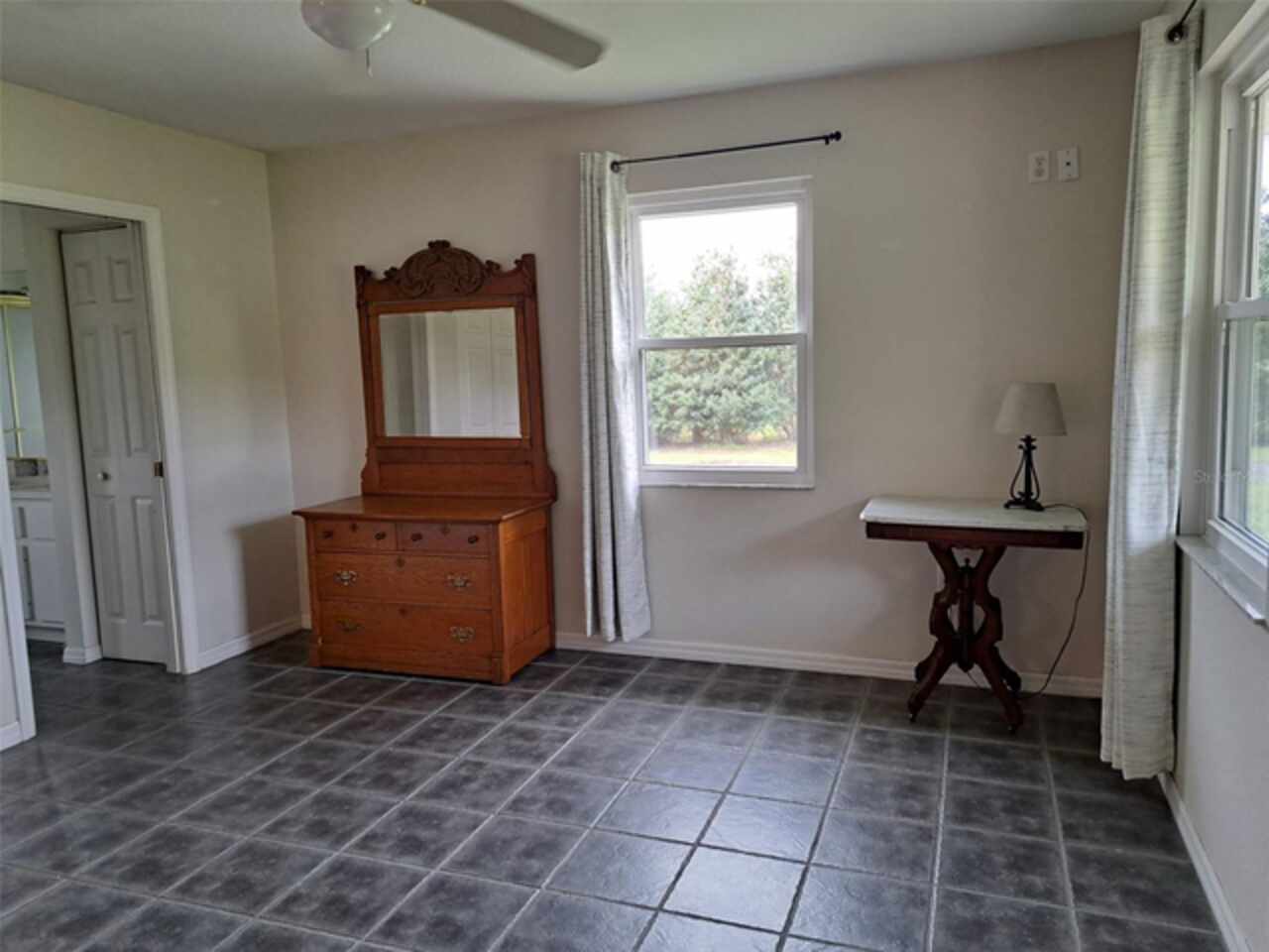 Listing Photo 10