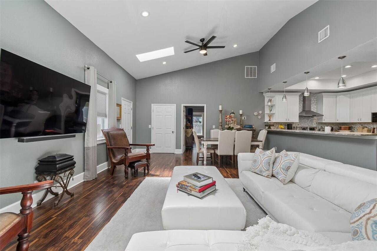 Listing Photo 12