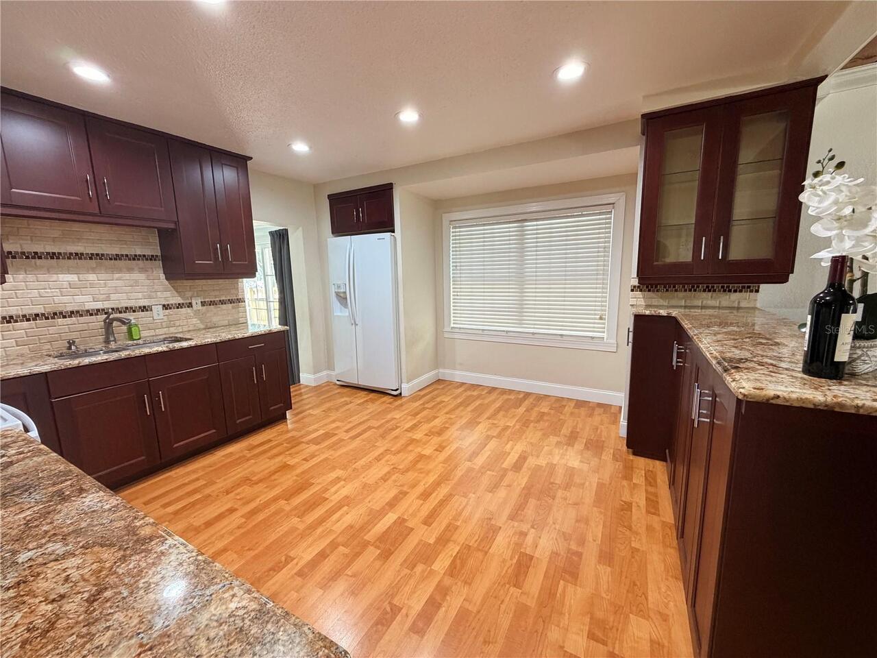 Listing Photo 8