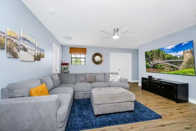 Listing Photo 12