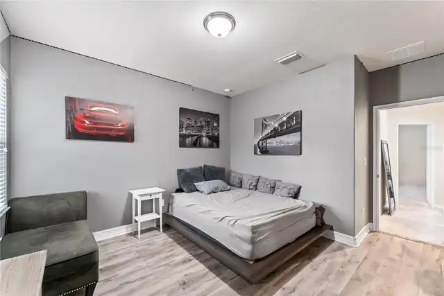 Listing Photo 9