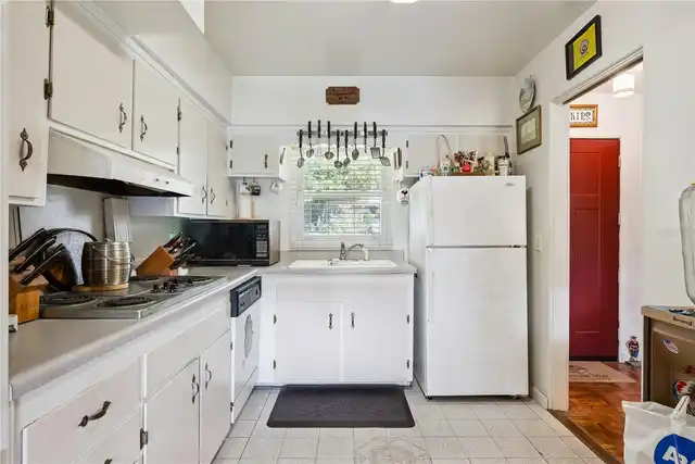 Listing Photo 12