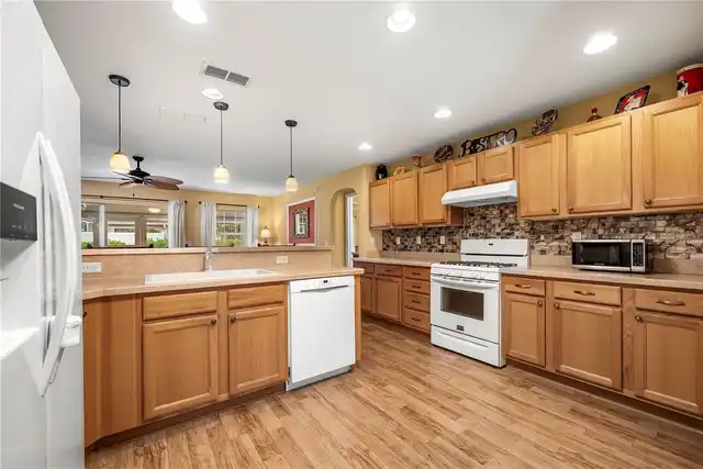 Listing Photo 17