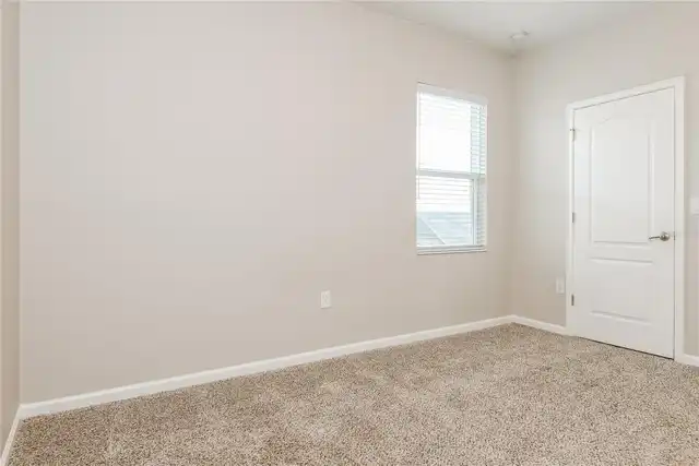 Listing Photo 12