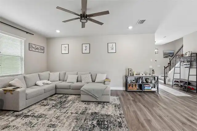 Listing Photo 11
