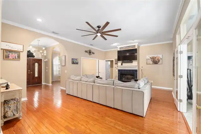 Listing Photo 12