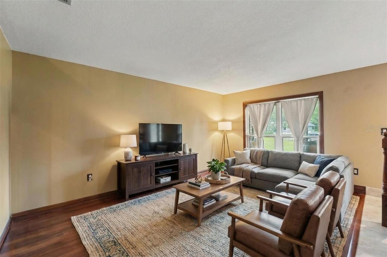Listing Photo 11