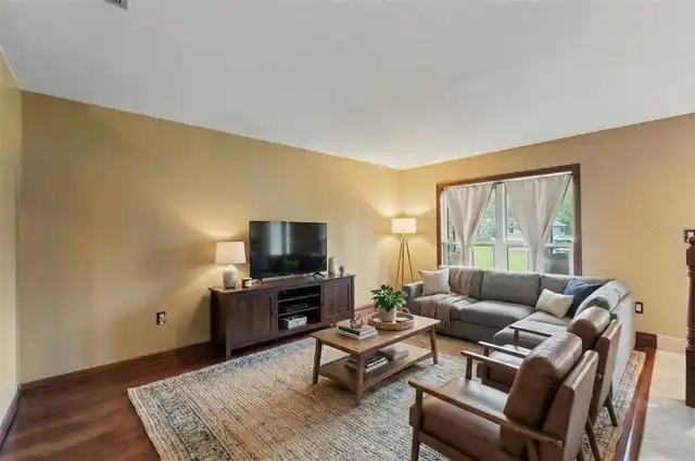 Listing Photo 11