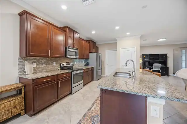 Listing Photo 10