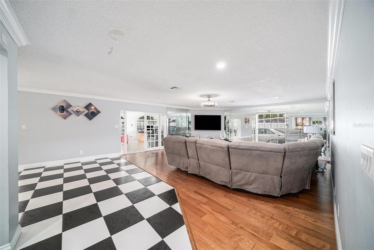 Listing Photo 9