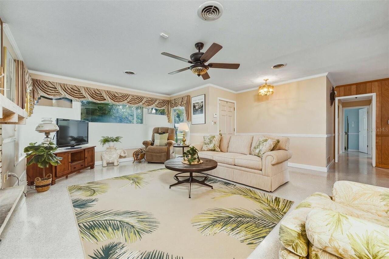 Listing Photo 11