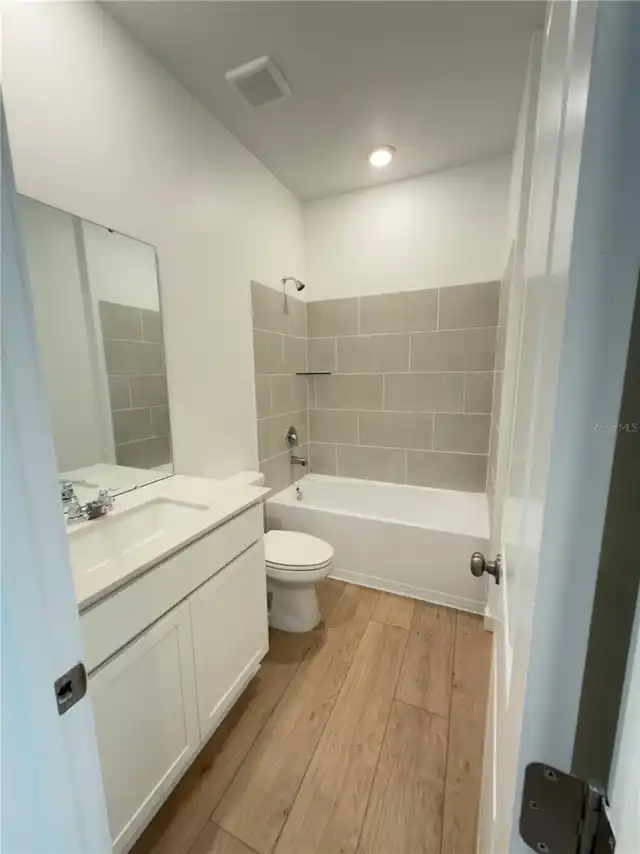 Listing Photo 12