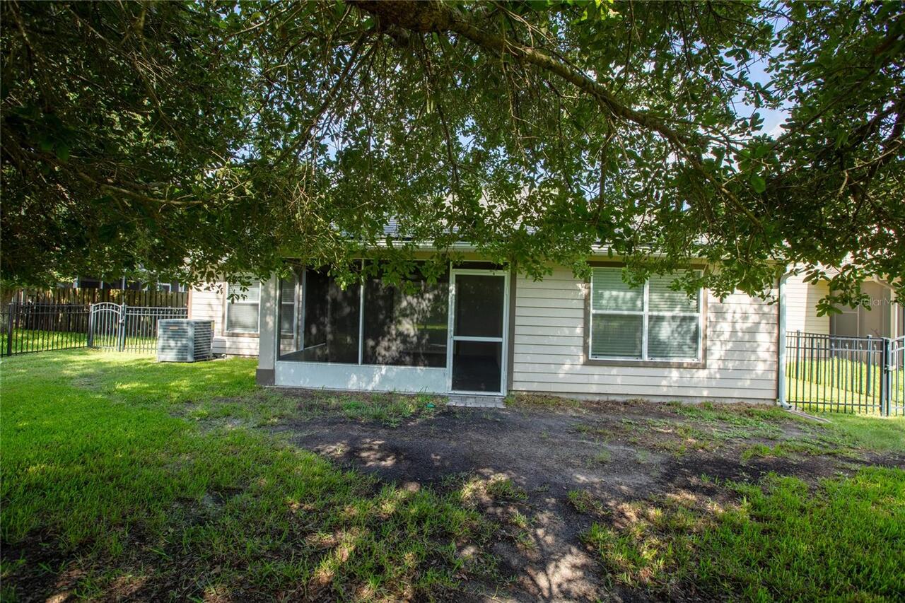 Listing Photo 12
