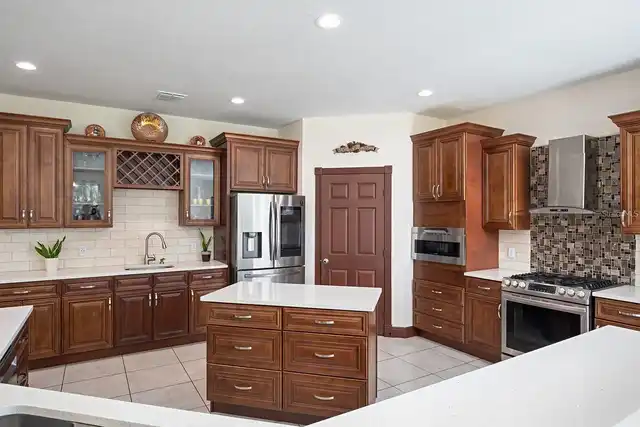 Listing Photo 12
