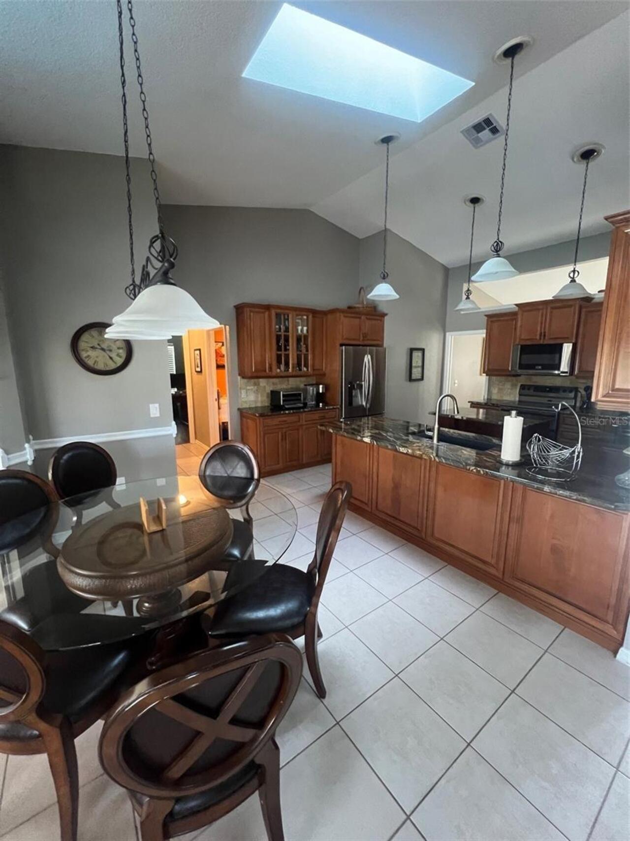 Listing Photo 8