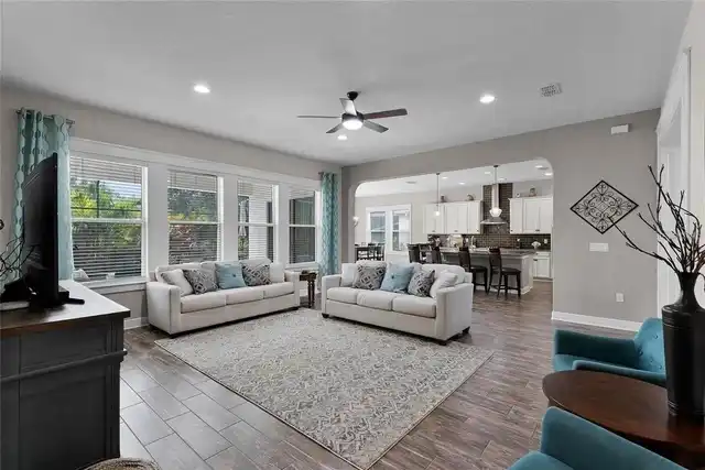 Listing Photo 12