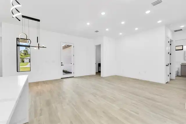 Listing Photo 10