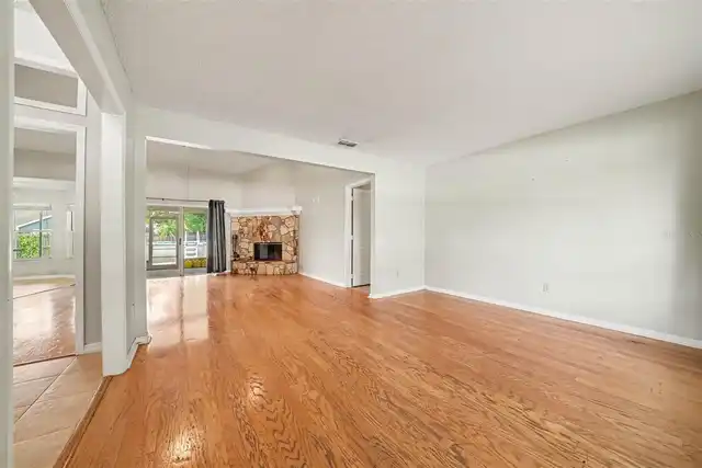 Listing Photo 8