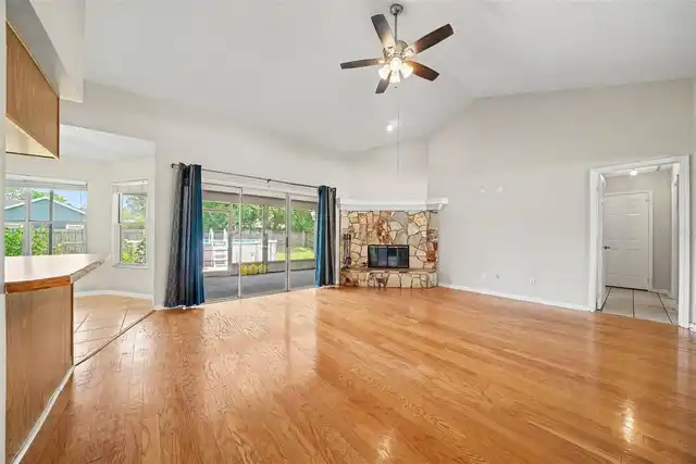 Listing Photo 10